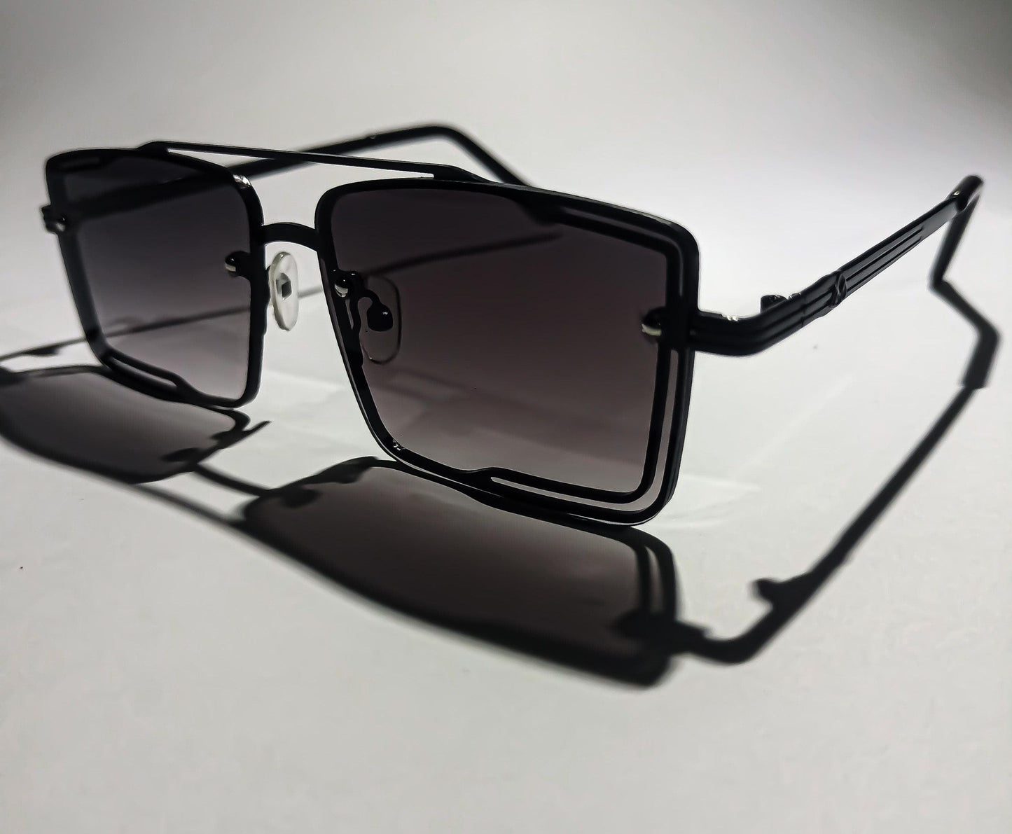 Dior Di Caprio SunGlasses: Luxury, Iconic Design - OpticZone